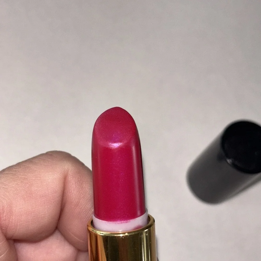 Revlon Fuchsia Fusion Super Lustrous‎ Lipstick -  657 Pearl - Single.  3563